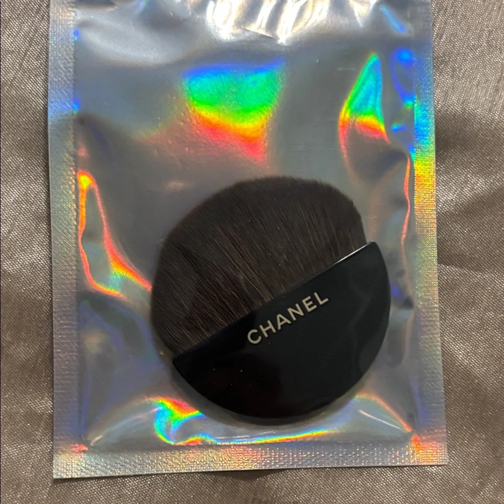 Chanel 17 Piece Assorted Beauty Collection with String Lights USB NWT GWP - Picture 9 of 16